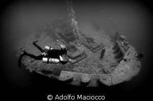 Sidemount diver on the Thistlegorm by Adolfo Maciocco 